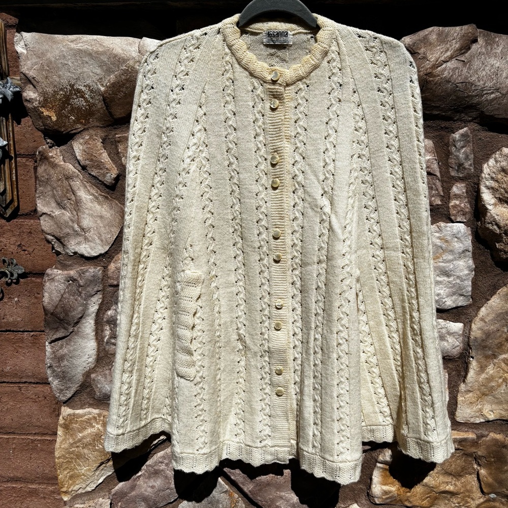 Vintage Rosanna Wintuk Cable Knit Poncho Cape Shawl Boho Hippie Cream Button Up